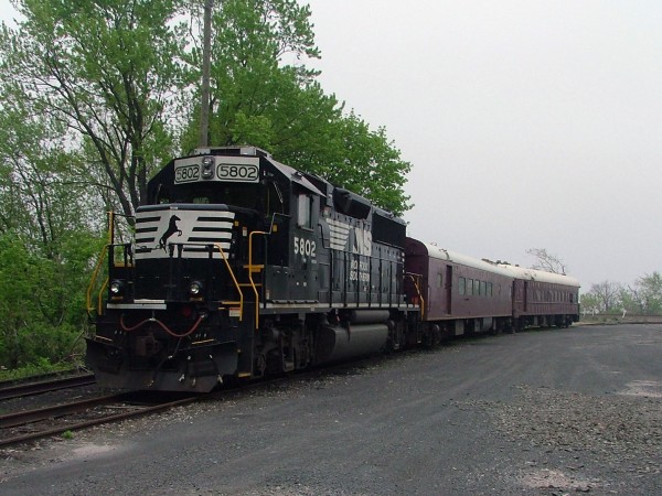 NS 5802 a GP38-2 on the Point of the Geo Train