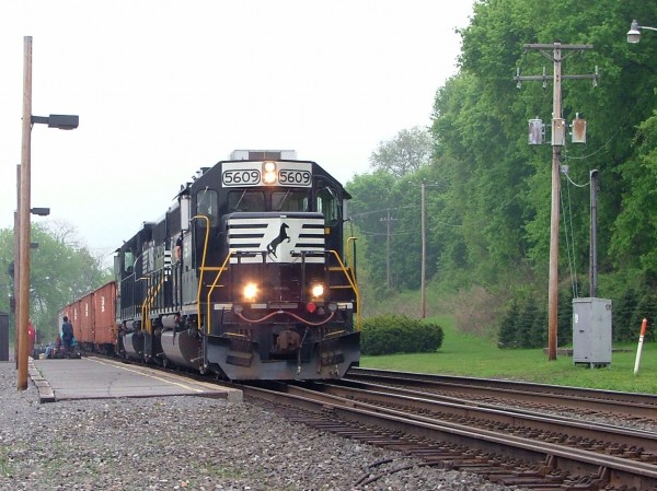 MOW Train Heading West Through Lewistown PA