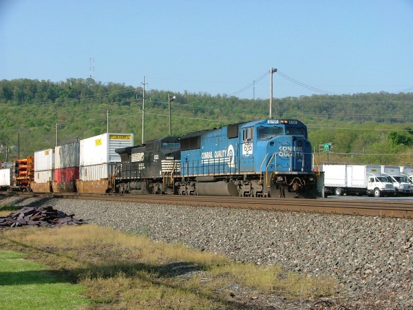 Former Conrail SD60M Pulls into Harrisburg Intermodal