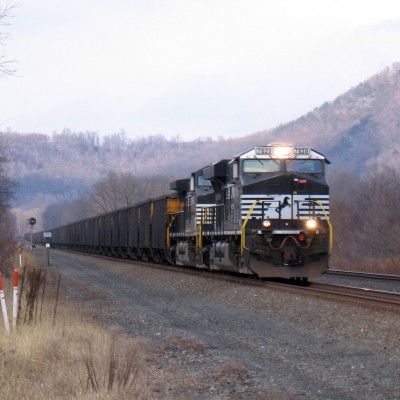 An NS GEVO Barreling East With a PP&L Coal Train