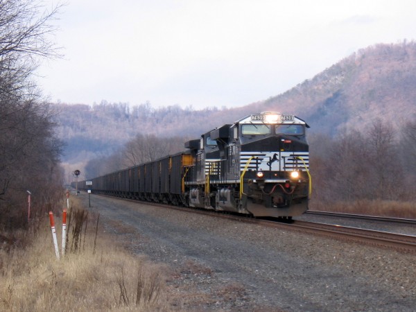 An NS GEVO Barreling East With a PP&L Coal Train