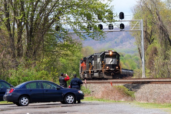 NS Oil Train At Cove PA