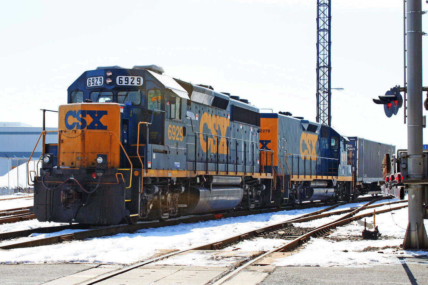 A GP40-2/RMDT set get ready to pull out of Penn Mary yard.